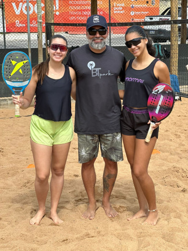 Gigi Vidal e Milena Sesana treinam forte para representar ES na Copa de Beach Tennis, em Fortaleza