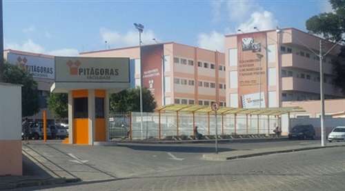 Mudanças na Pitágoras: universitários iniciam manifestação no início da noite