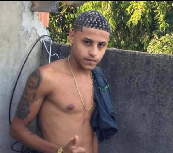 Jovem de 17 anos é morto com quatro tiros e corpo encontrado em rua do bairro Interlagos