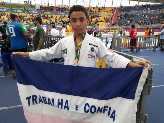 Jovem promessa do jiu-jitsu conquista bicampeonato brasileiro