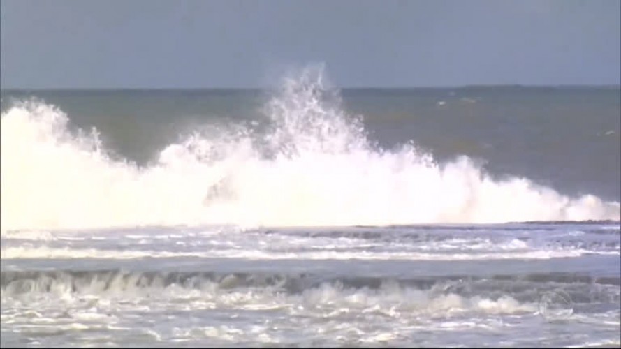Marinha emite aviso para ondas de até 5 metros em todo o Espírito Santo