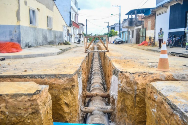 Obras de drenagem pluvial integram etapa da revitalização da Avenida José Armani, no Linhares V