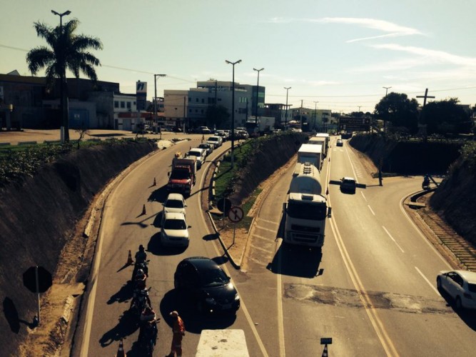 Obras na Ponte Joaquim Calmon deixam trânsito no sistema Pare e Siga