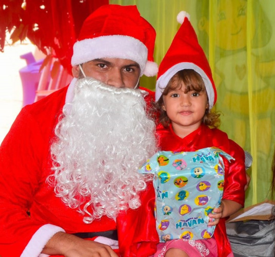 Papai Noel dos Correios: cartinhas de alunos dos Ceims Rio Doce e Vovô Aurora já podem ser adotadas