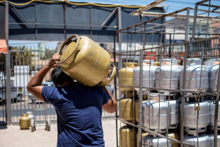 Petrobras eleva preço da gasolina e do gás de cozinha a partir desta terça (9)