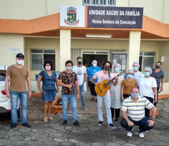 Projeto CantaroLAR leva apoio aos profissionais de saúde de Linhares em forma de música