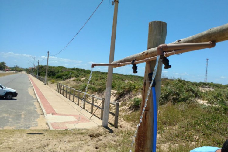  Saae instala chuveiros na segunda entrada da orla de Pontal do Ipiranga 