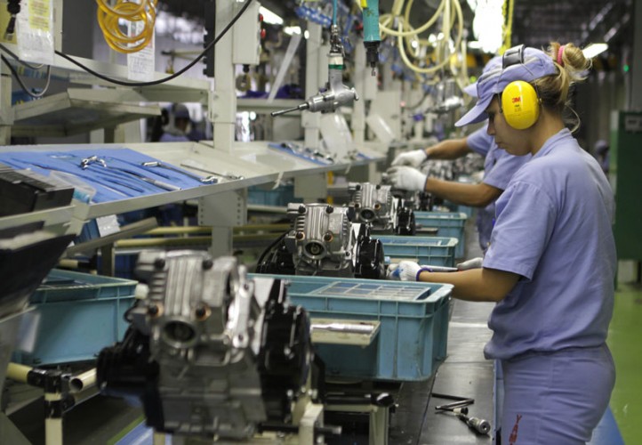 Sine de Linhares abre a semana com vagas para auxiliar de linha de produção e gerente comercial
