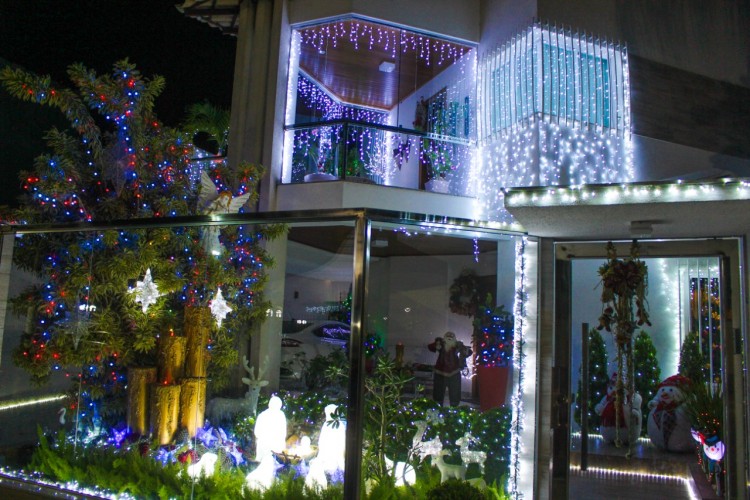 Tradição em Linhares, casa do bairro Conceição vira símbolo do Natal