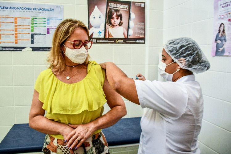 Vacinação: Linhares dá continuidade a vacinação dos profissionais de educação nesta segunda-feira (3