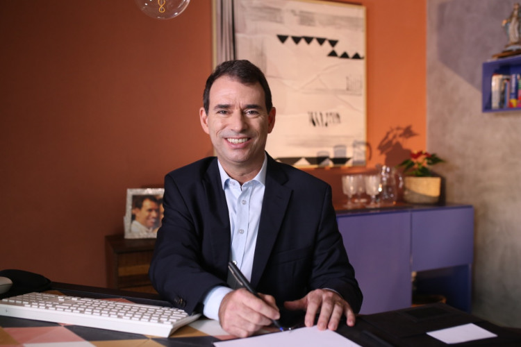 Vice-prefeito de Linhares, Bruno Marianelli, testa positivo para a Covid-19